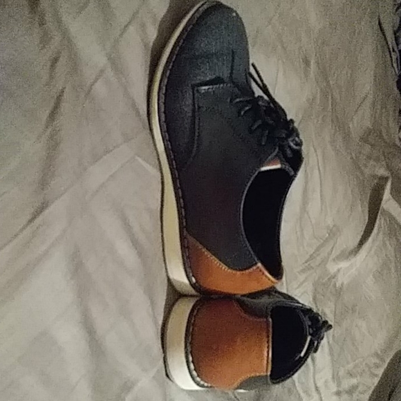 Boys size 1 dress shoes - Picture 3 of 3
